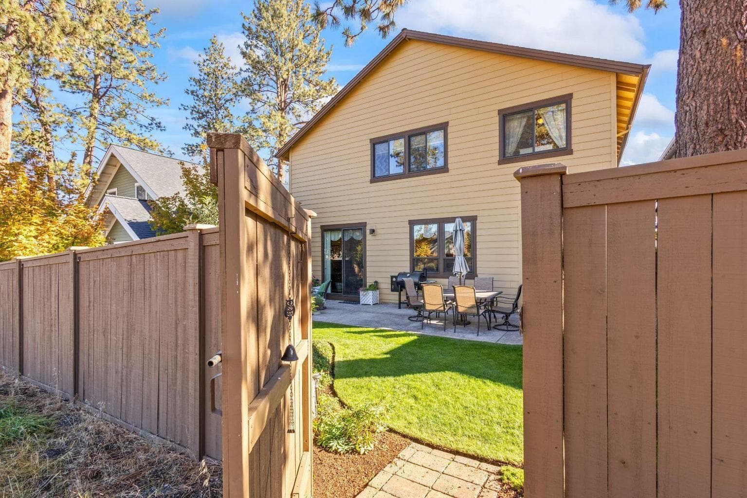 Photo of 1094 E Horse Back Trail 37 of 47