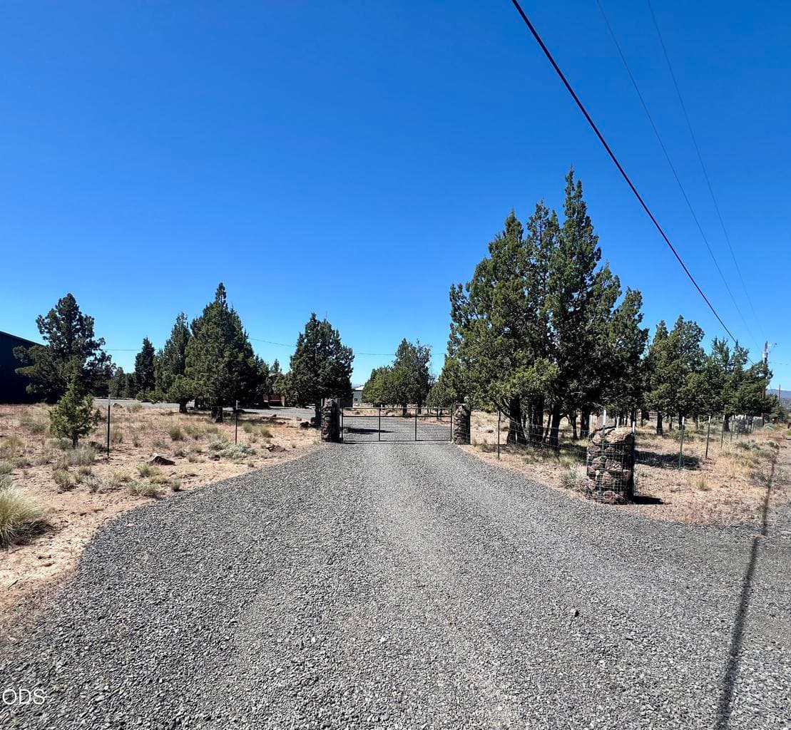 Photo of 4647 SE Umatilla Loop 32 of 33