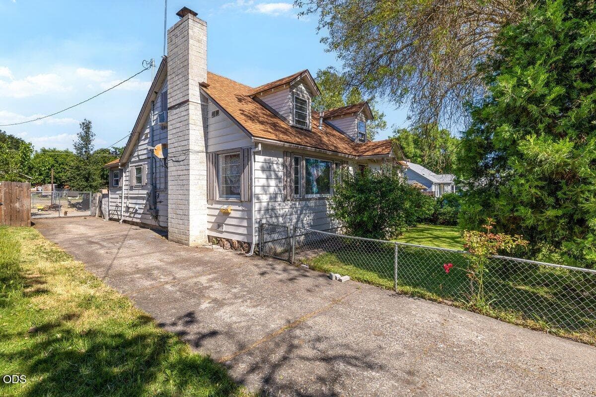 Photo of 139 Columbus 3 of 29