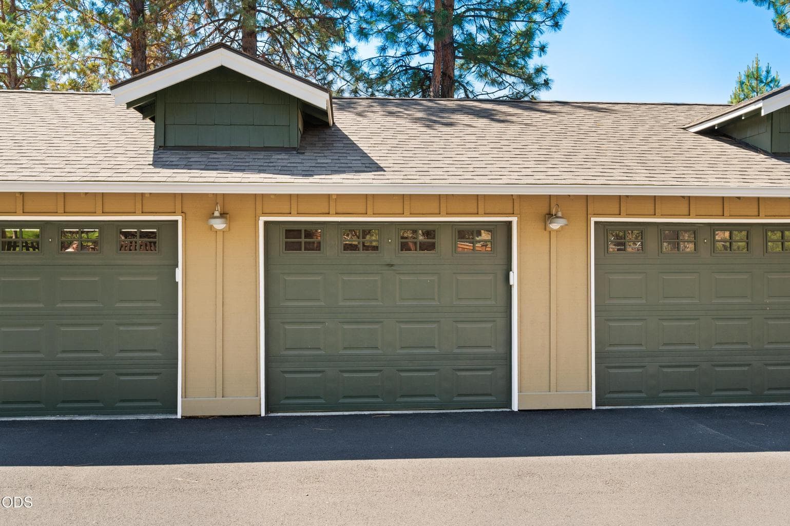 Detached Garage