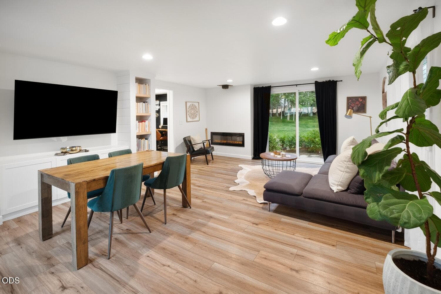 Photo of 21589 Bear Creek 5 of 57