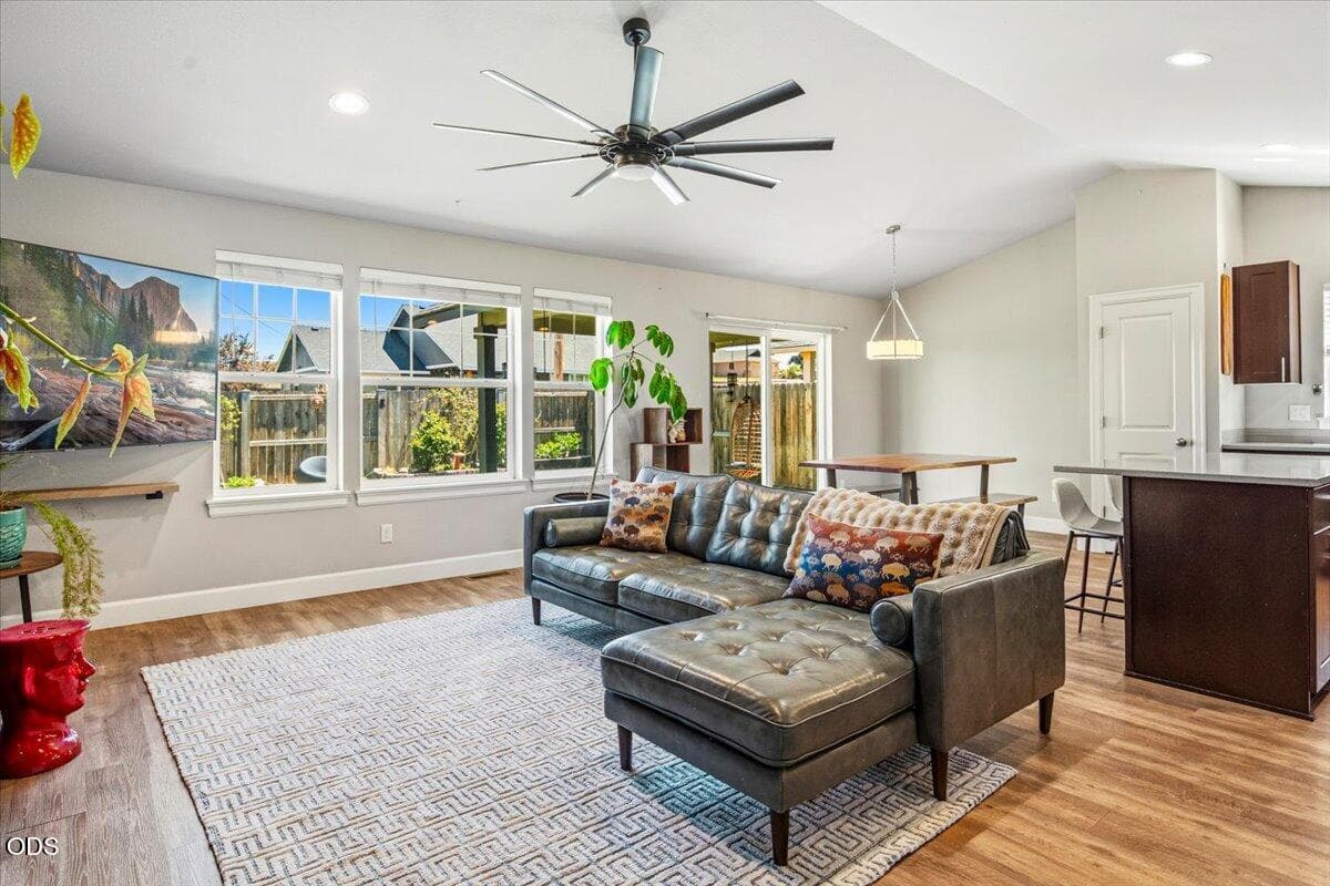 Photo of 270 NW 33rd Street 6 of 31