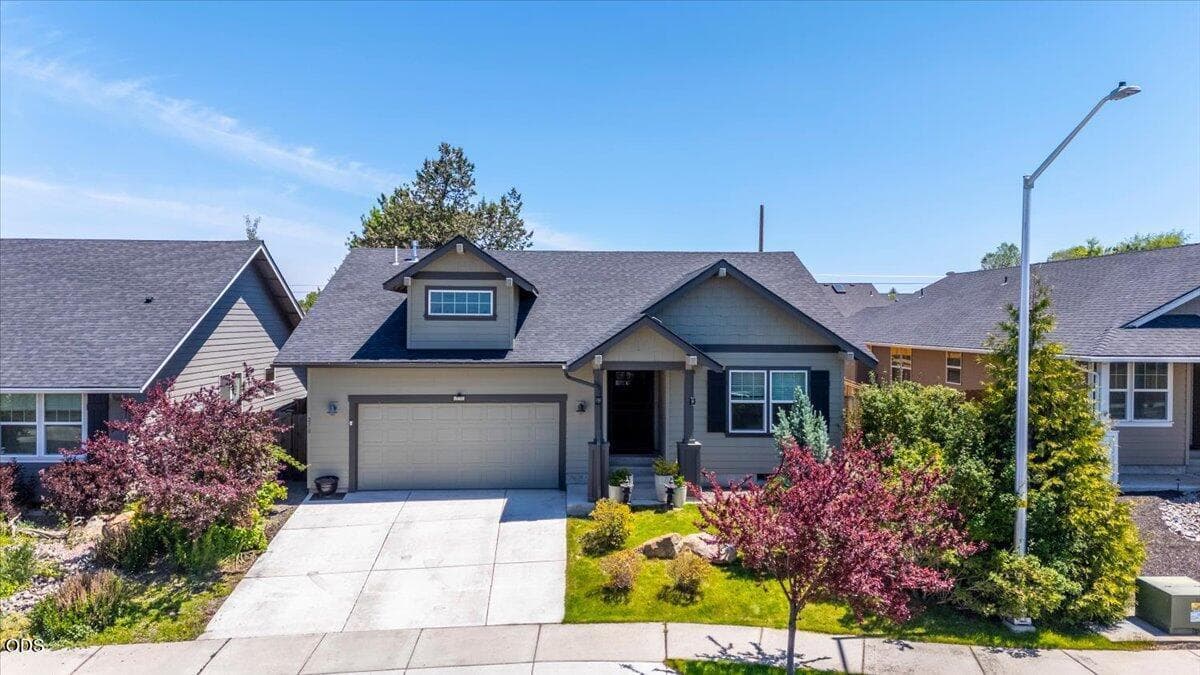 270 33rd, Redmond, 97756