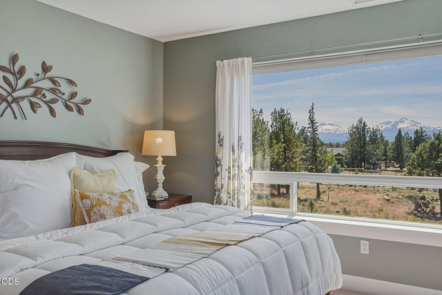 Photo of 17584 Mountain View Road 38 of 71