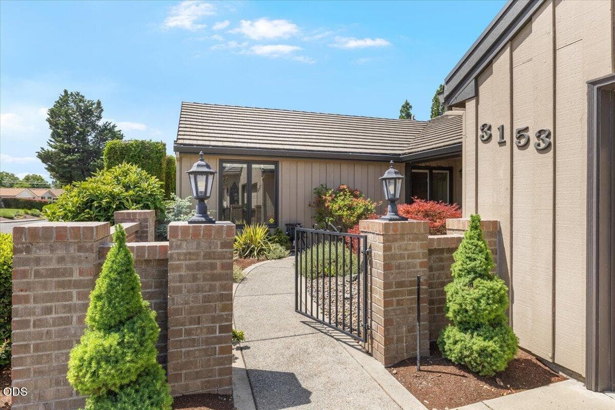 Photo of 3153 Pepperwood 3 of 34