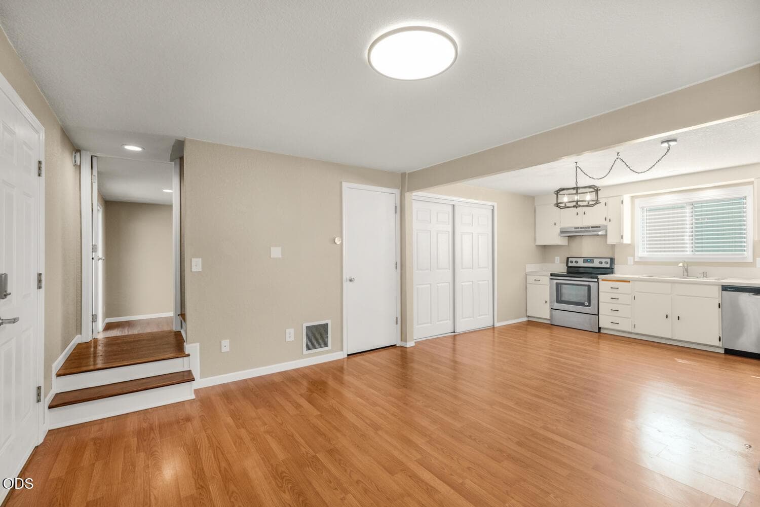 Photo of 1245 Germond 3 of 30