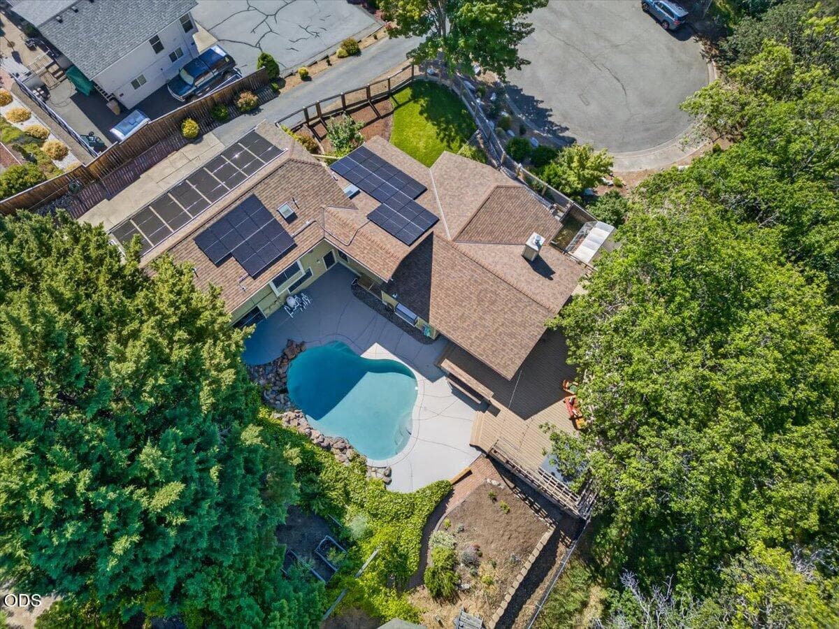 Photo of 1748 Crescent 3 of 74