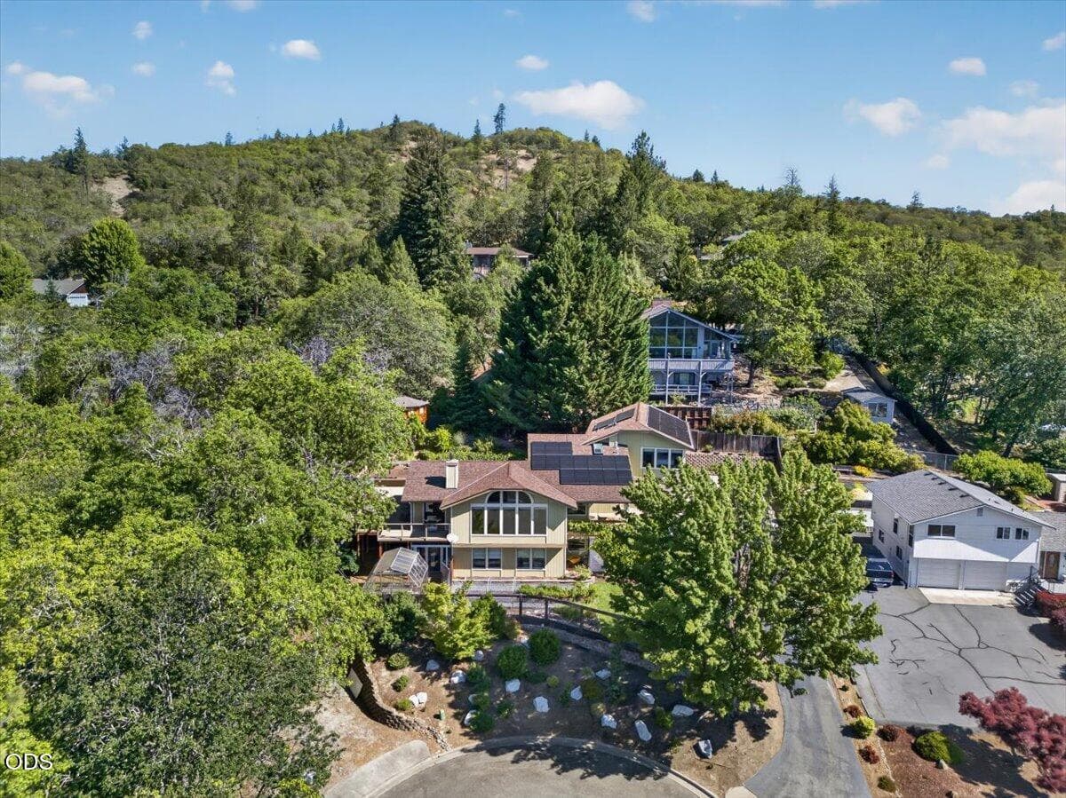 Photo of 1748 Crescent 5 of 74