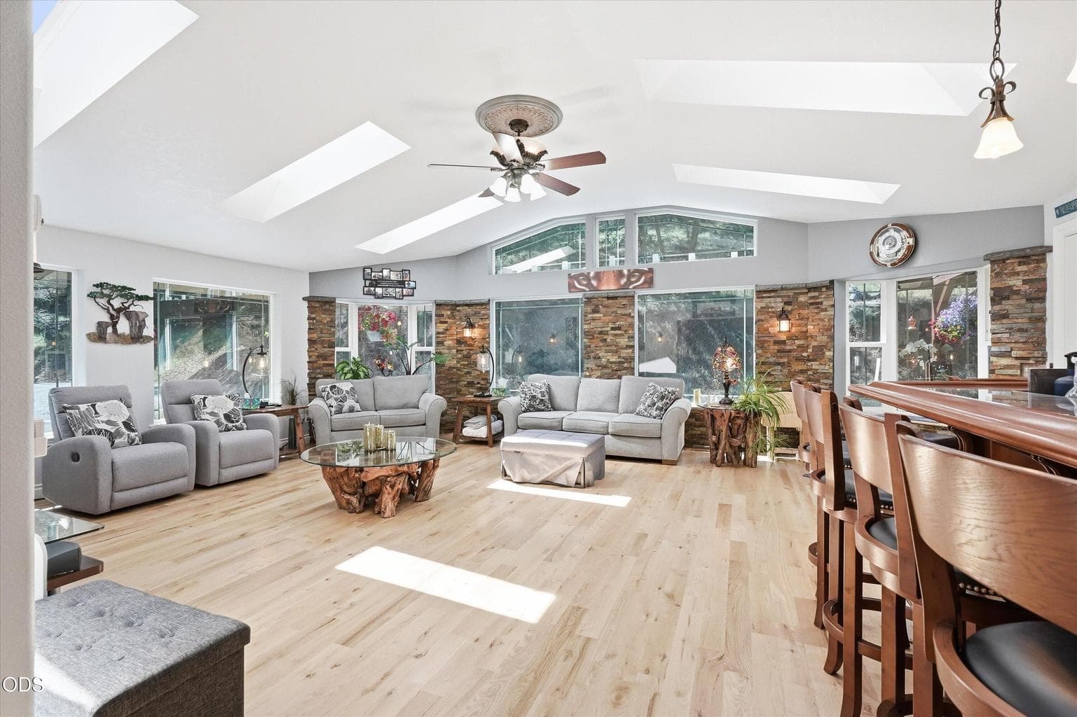 Photo of 900 Rancho Vista 3 of 44