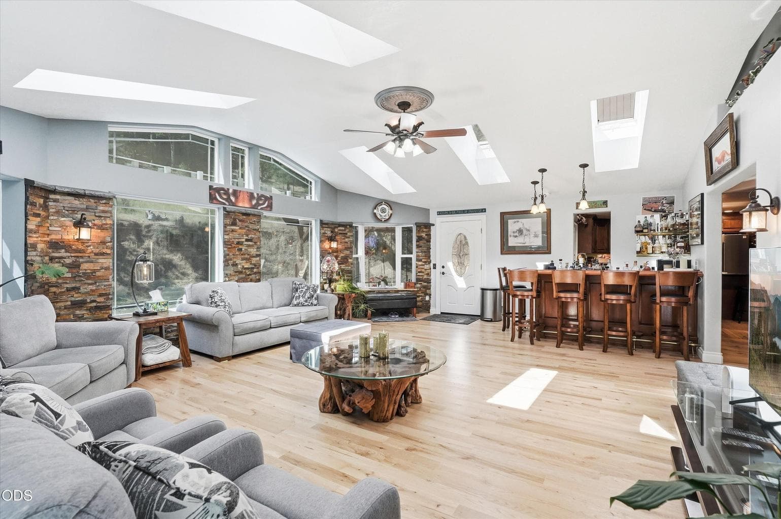 Photo of 900 Rancho Vista 4 of 44