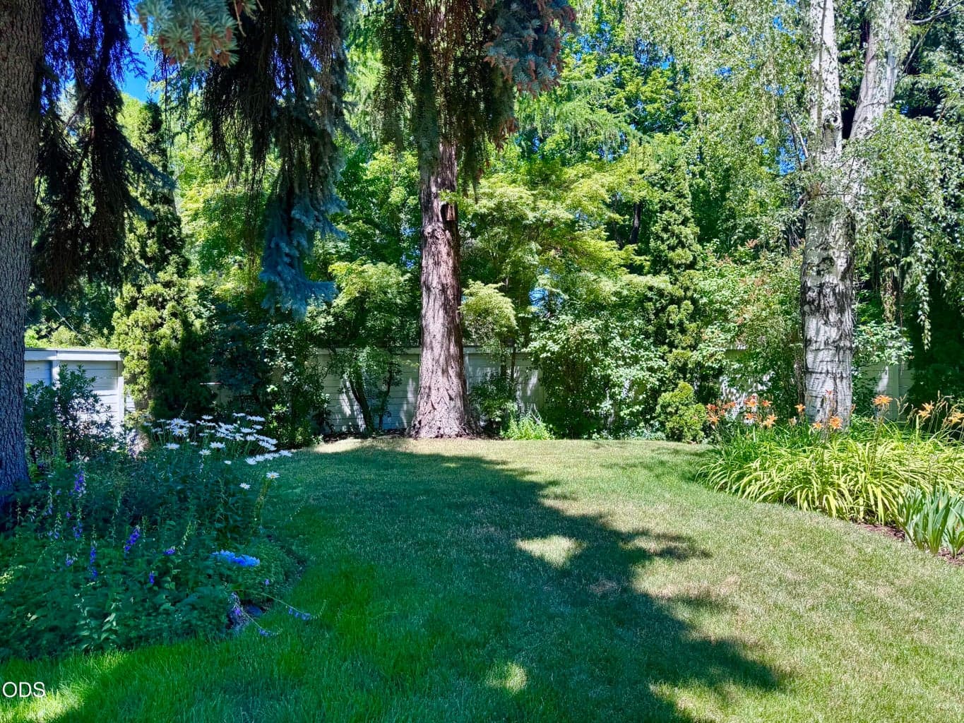 Photo of 898 NW Riverside Boulevard 37 of 44
