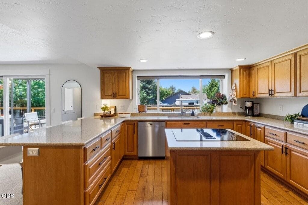 Photo of 61211 Mount Vista Drive 18 of 61