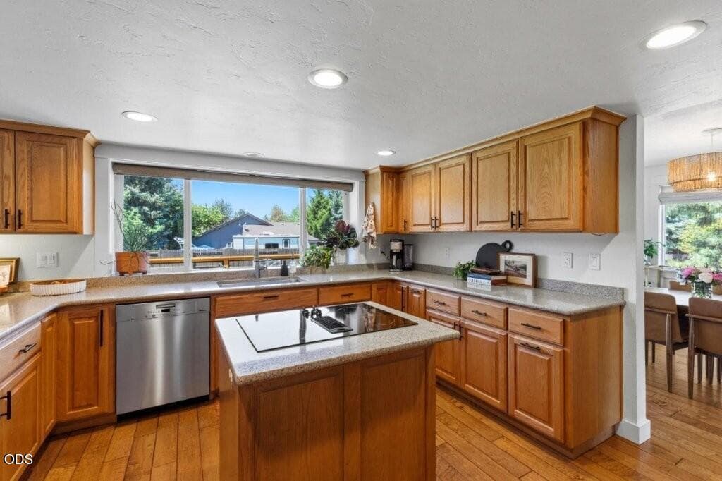 Photo of 61211 Mount Vista Drive 17 of 61