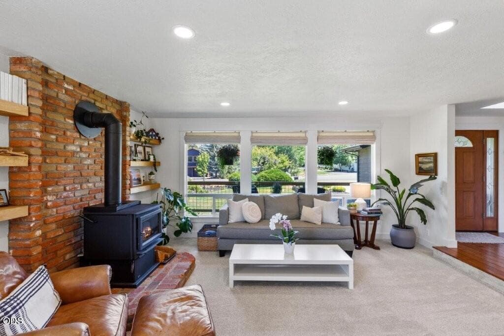 Photo of 61211 Mount Vista Drive 13 of 61