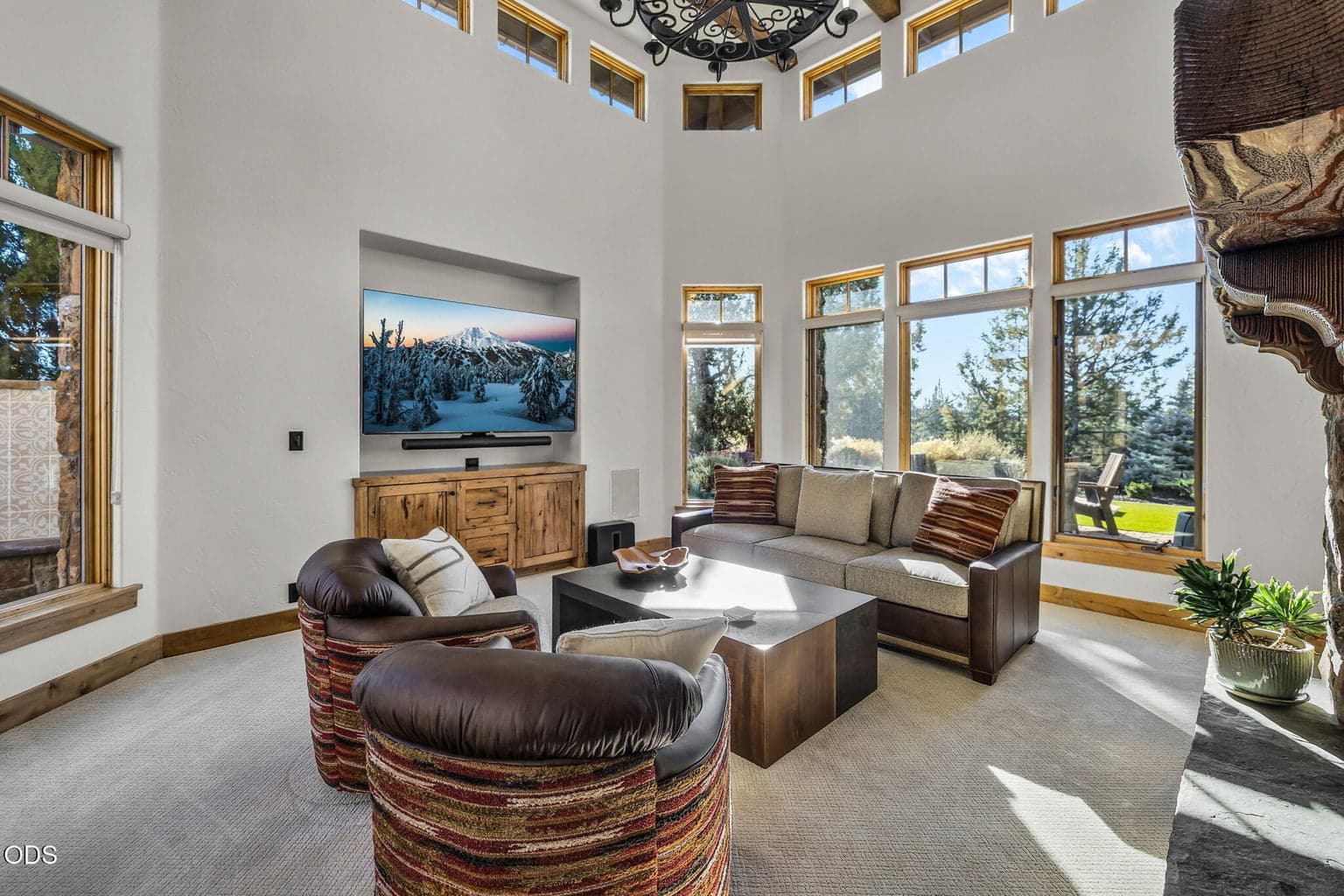 The great room offers expansive views of the Fazio golf course and Cascade. Mountains.With soaring 16-foot ceilings, & exposed solid wood beams, the great room offers dramatic scale and warmth.
