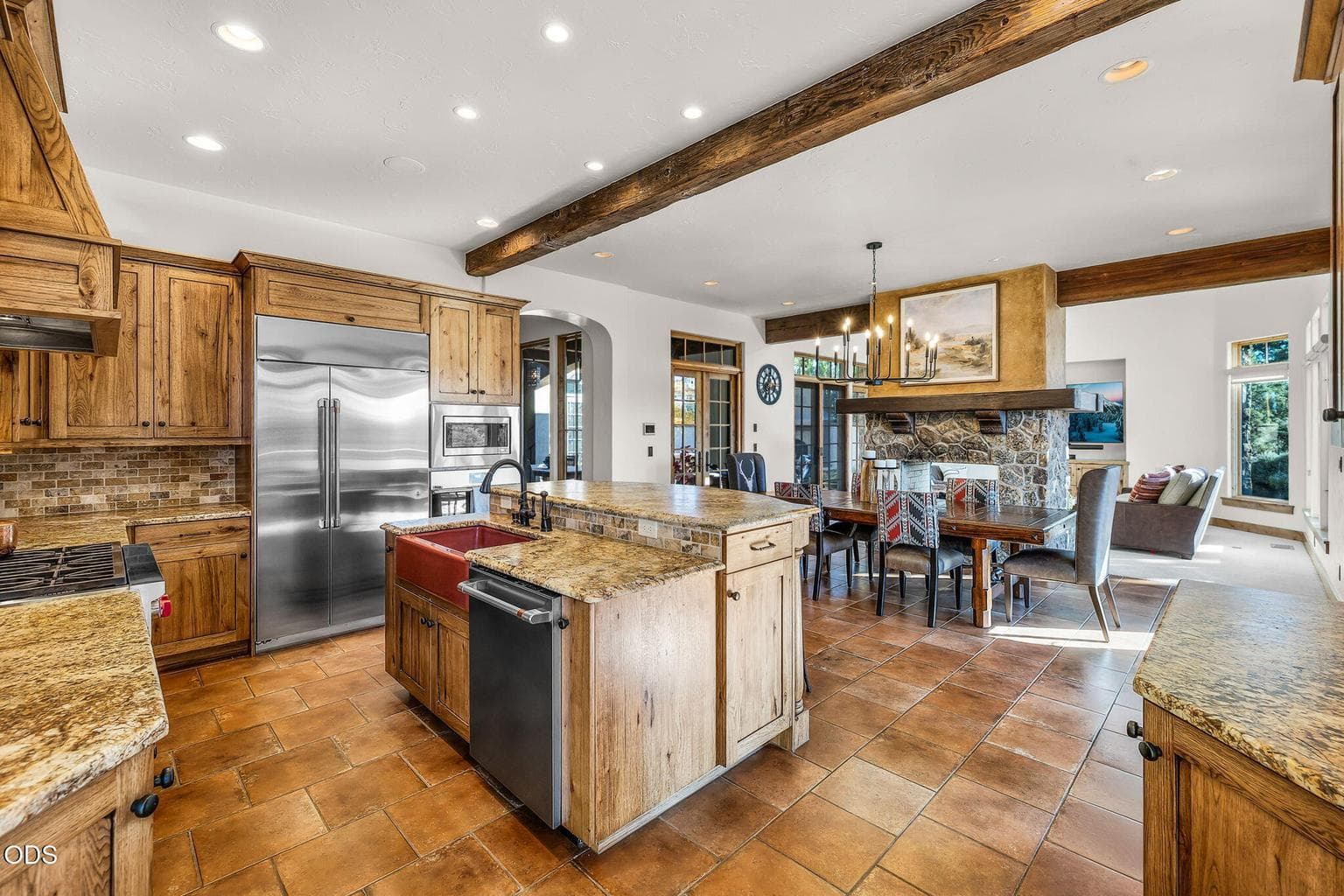 Breakfast nook to kitchen - dining
