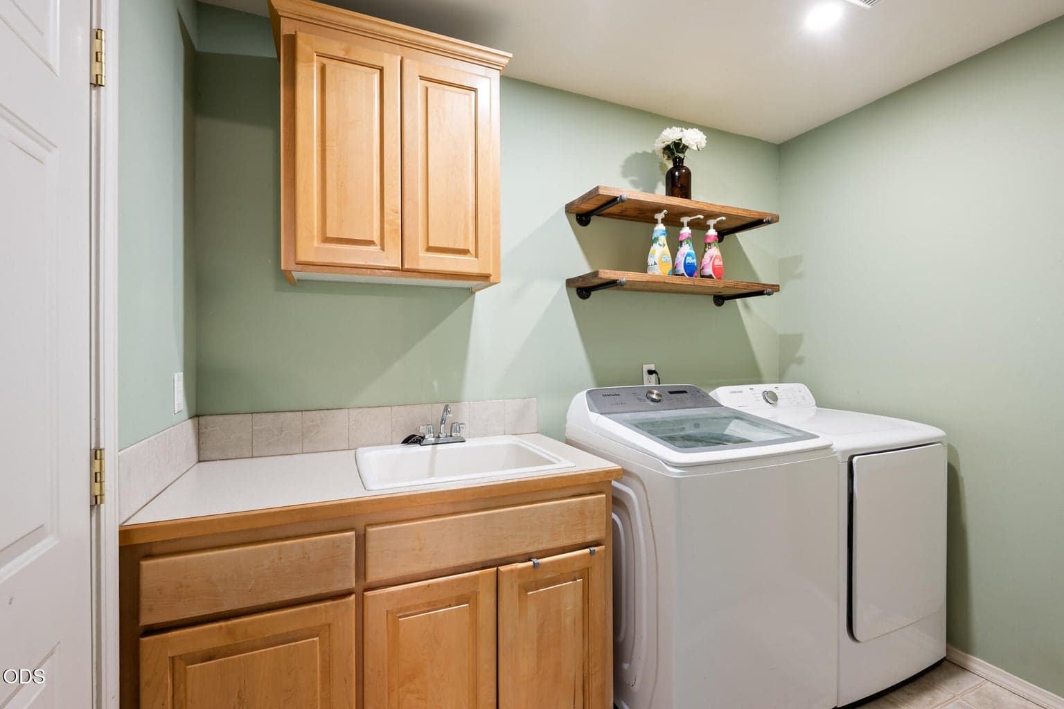 Photo of 723 NE Stoneridge Loop 9 of 23