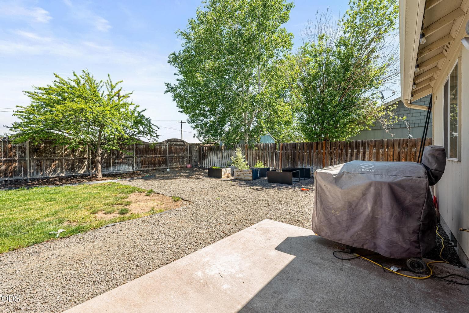 Photo of 723 NE Stoneridge Loop 18 of 23