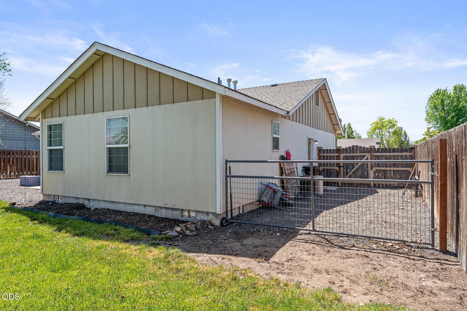 Photo of 723 NE Stoneridge Loop 22 of 23