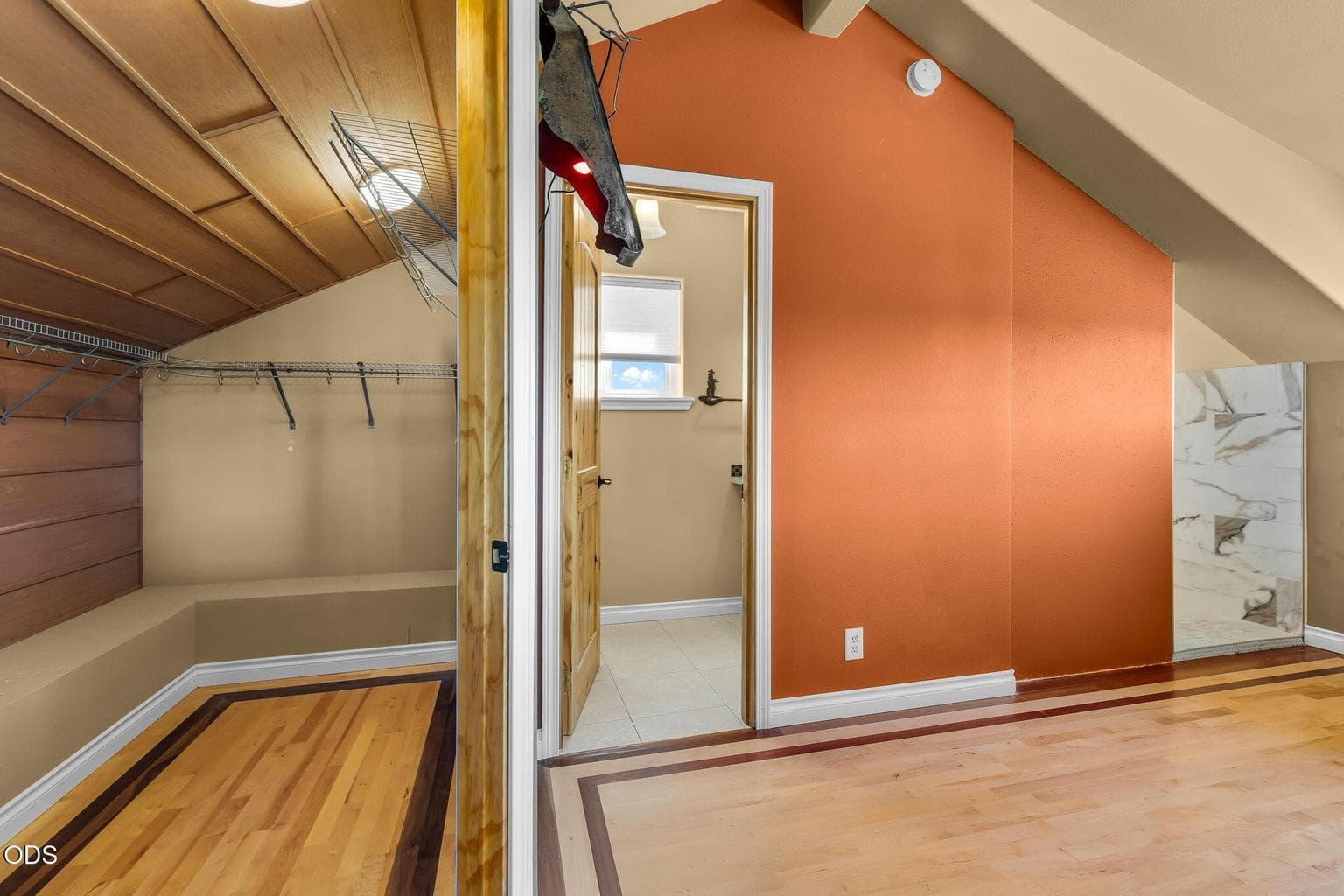 Walk in closet, bathroom & shower - 2nd floor