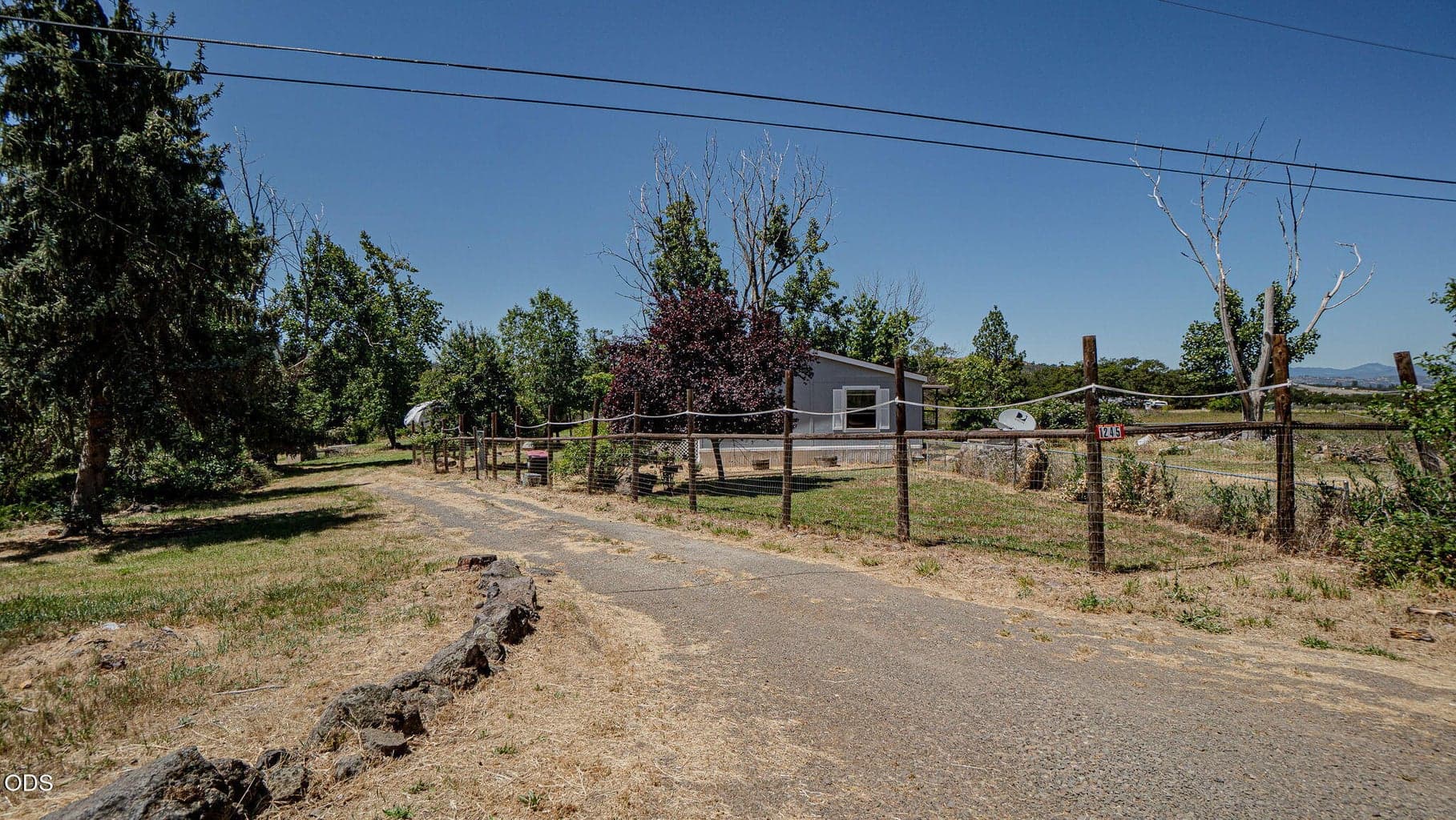Photo of 1245 Davanna 2 of 25