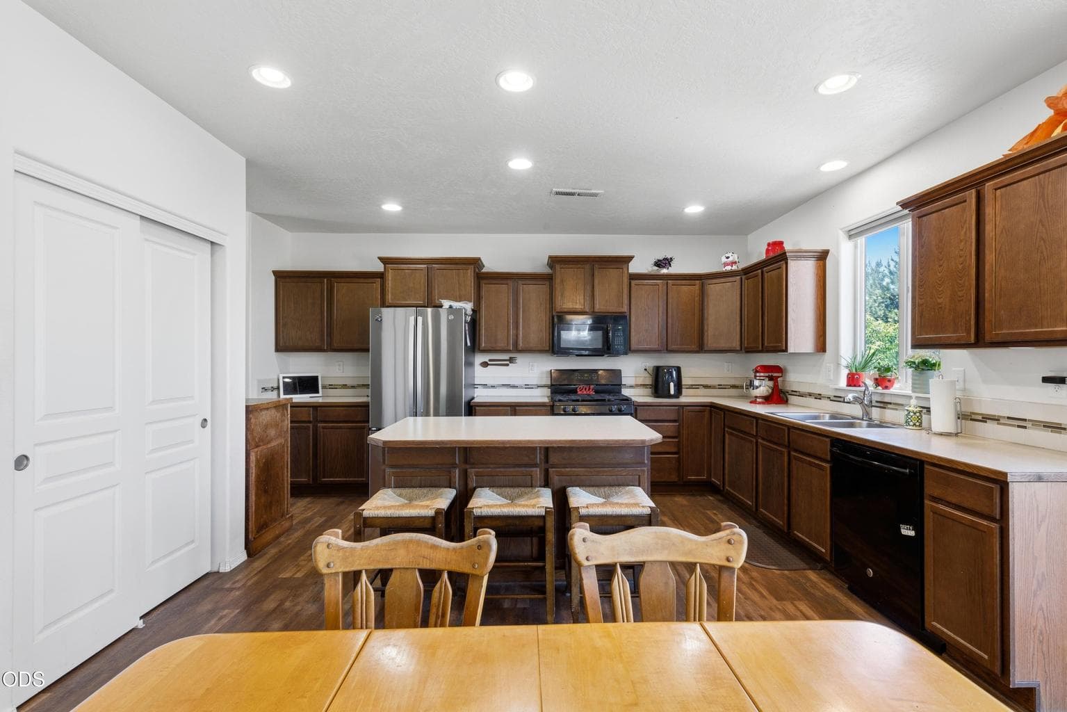 Photo of 21382 NE Eagle Crossing Avenue 9 of 44