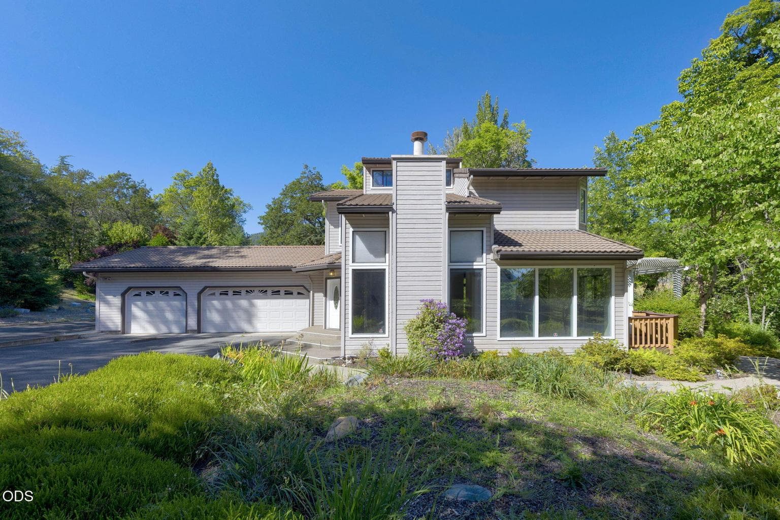 235 Glenoak Ln