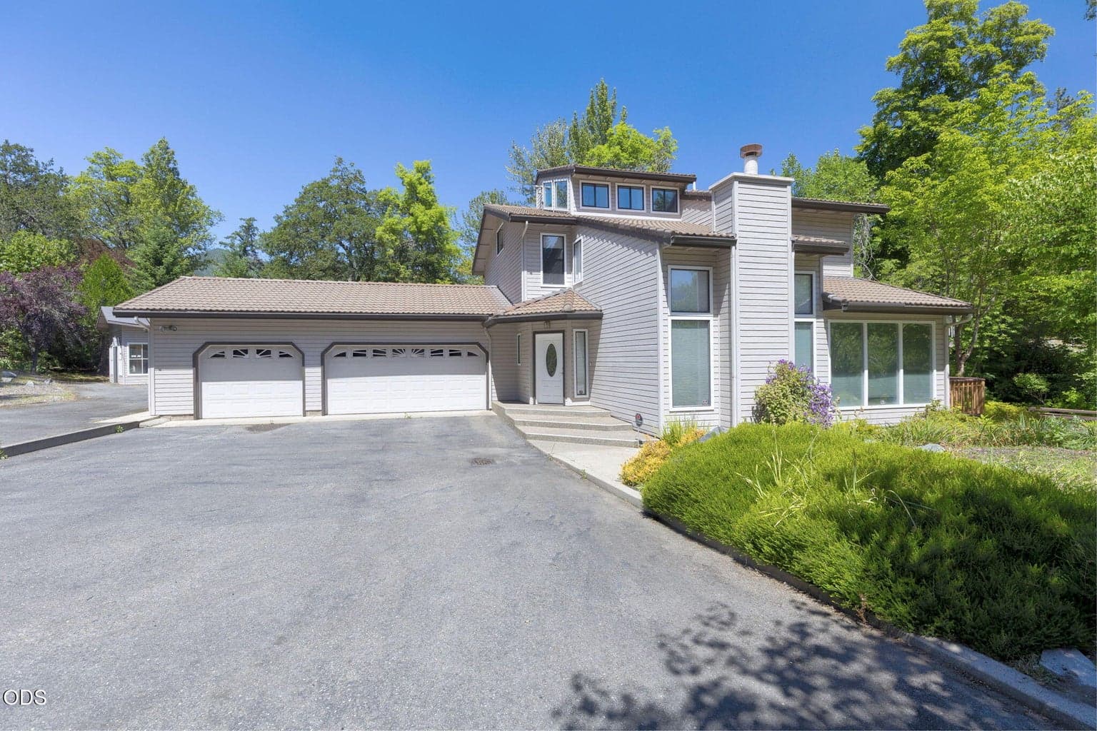 235 Glenoak Ln