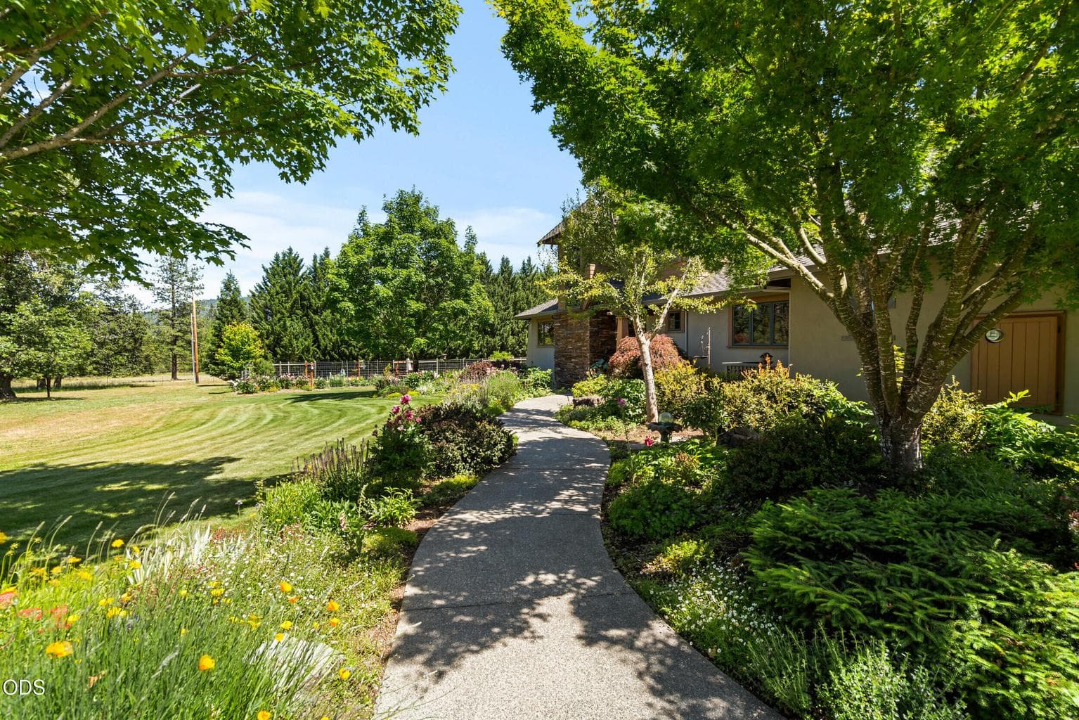 Photo of 693 Horizon Hills 5 of 60