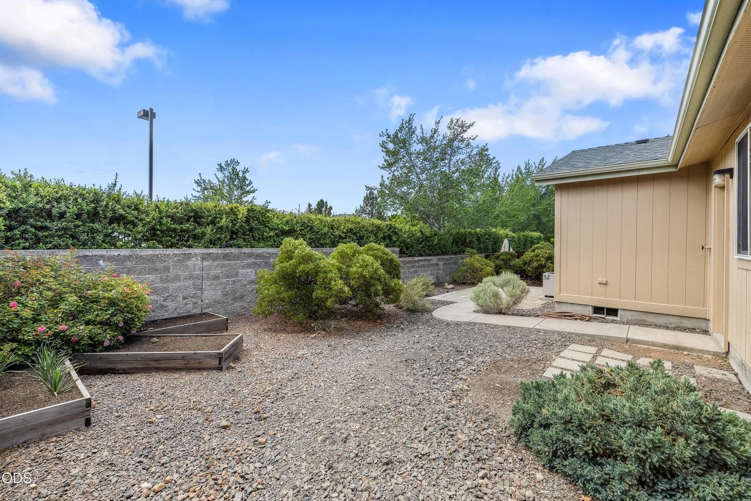 Photo of 2583 NE Wintergreen Drive 33 of 39