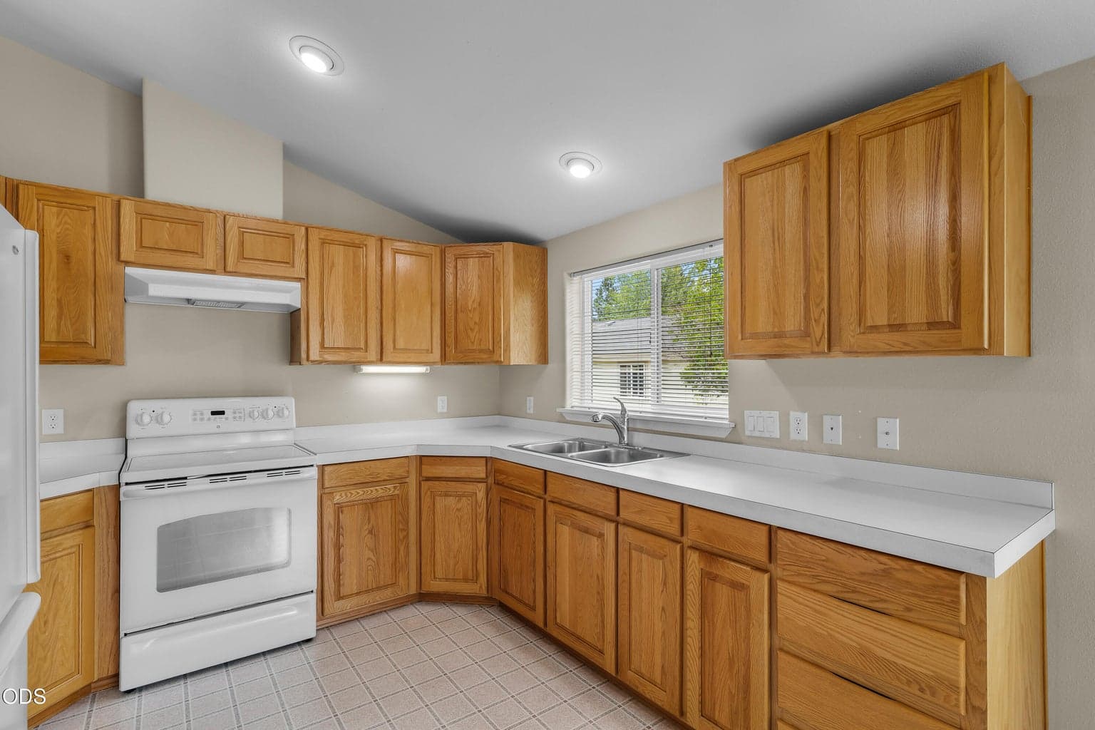 Photo of 2583 NE Wintergreen Drive 11 of 39