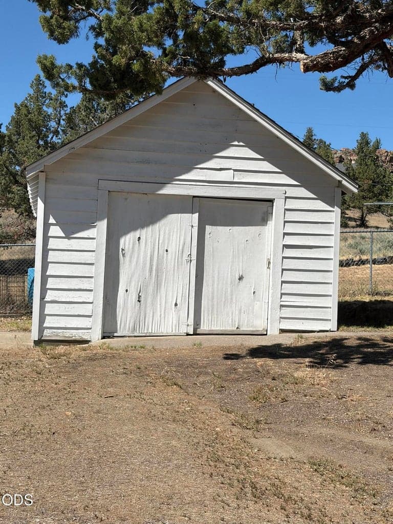 Photo of 2251 Laughlin 4 of 7