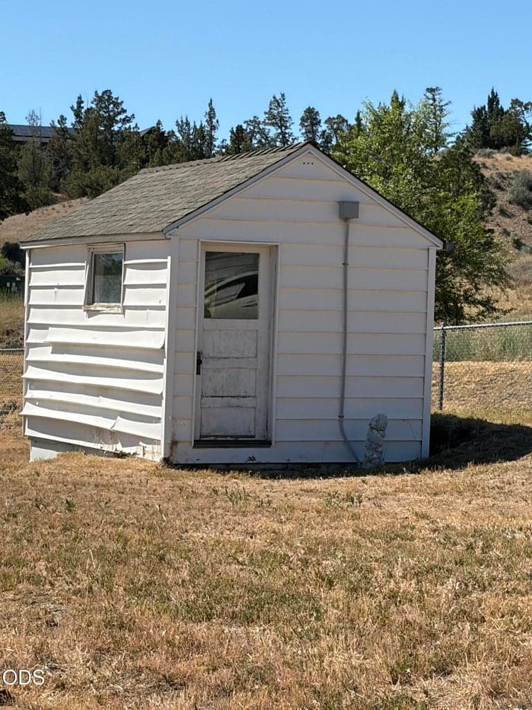 Photo of 2251 Laughlin 5 of 7
