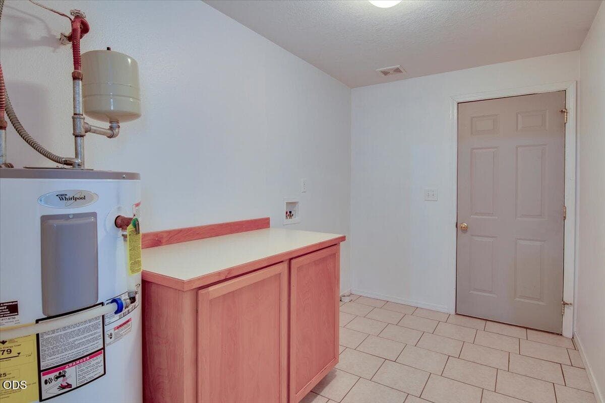 Photo of 6089 NW Combs Street 15 of 28