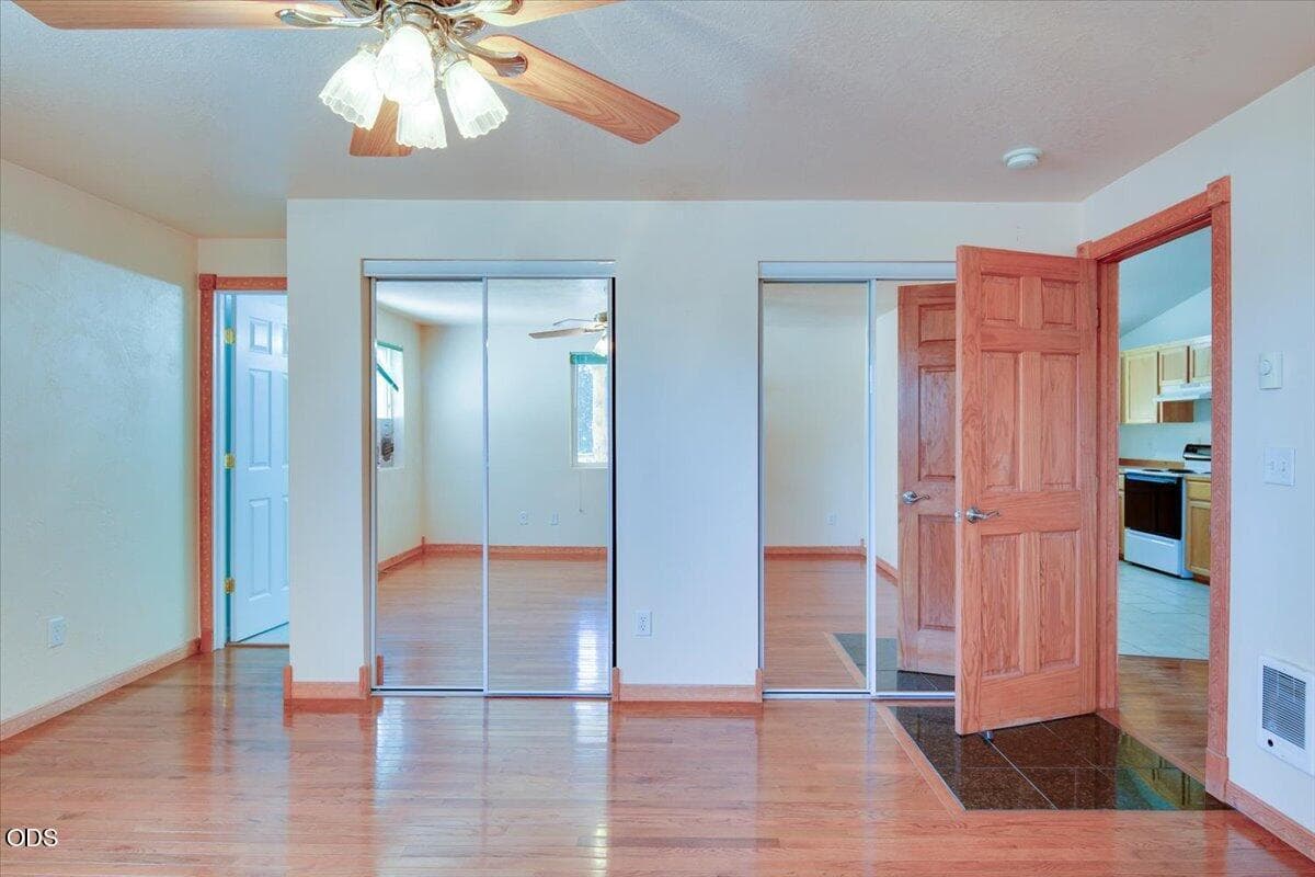 Photo of 6089 NW Combs Street 11 of 28