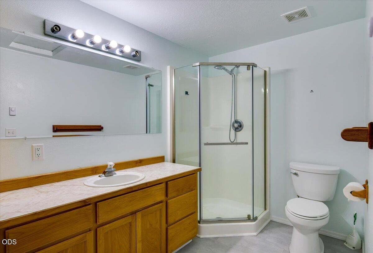 Photo of 6089 NW Combs Street 12 of 28