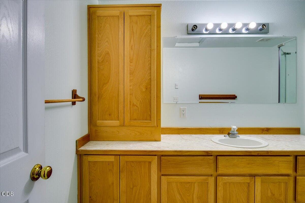 Photo of 6089 NW Combs Street 13 of 28