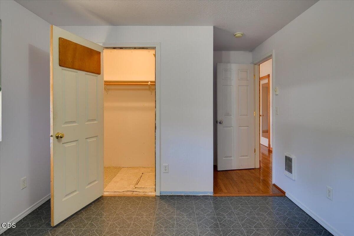 Photo of 6089 NW Combs Street 18 of 28