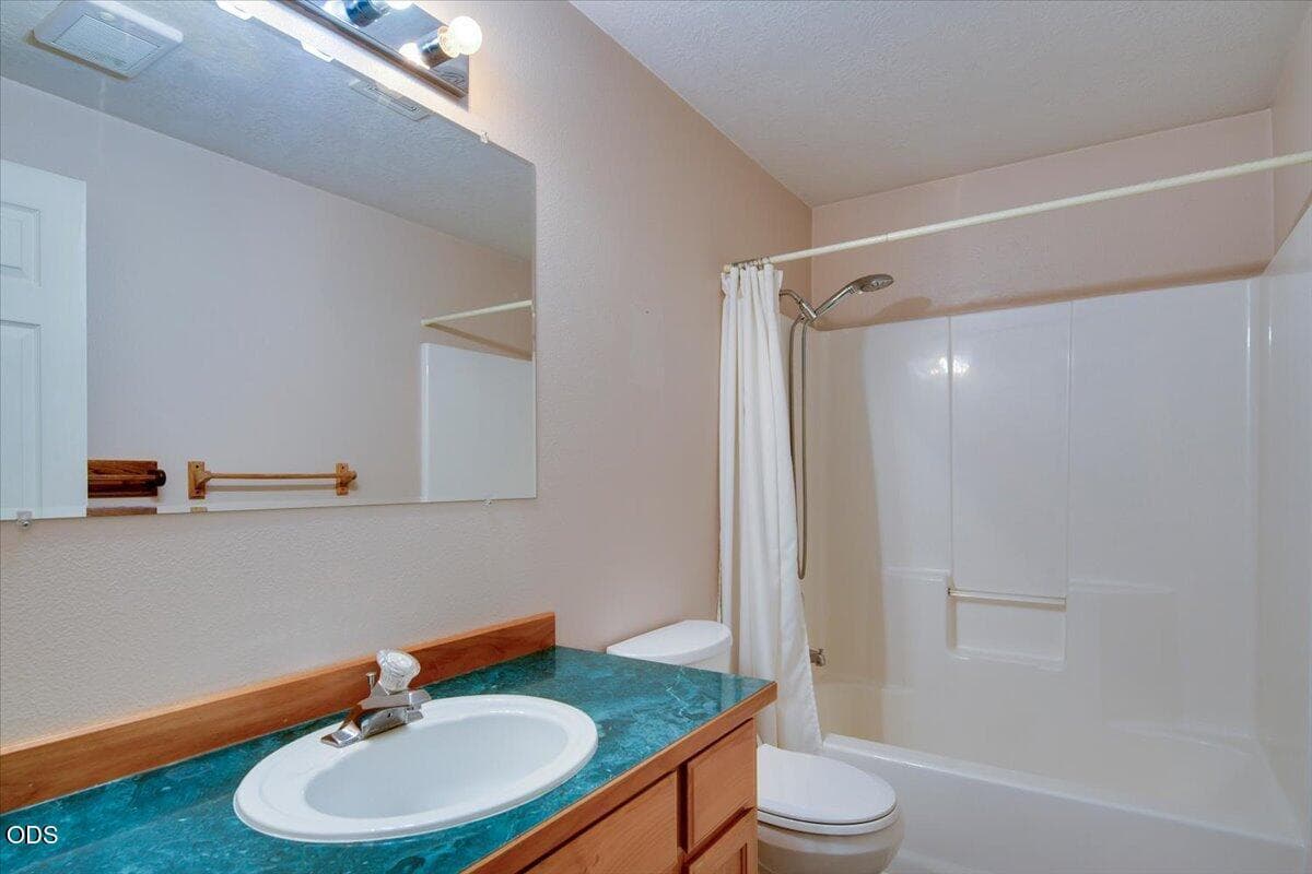 Photo of 6089 NW Combs Street 19 of 28