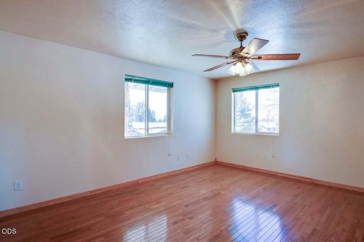 Photo of 6089 NW Combs Street 10 of 28