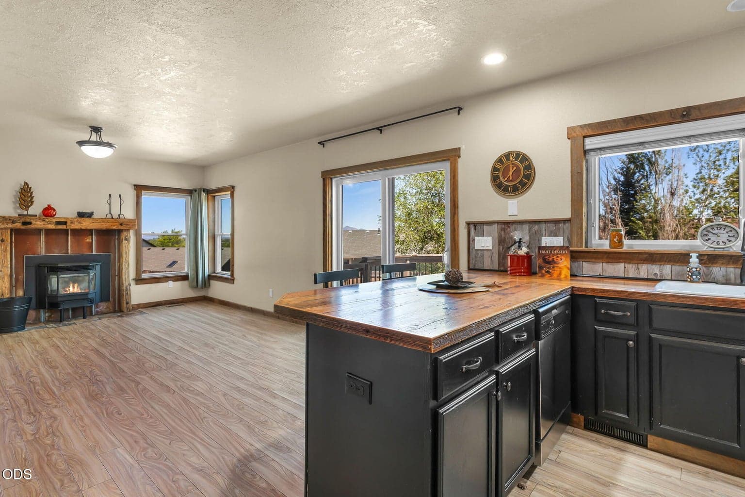 Photo of 2486 SW Valleyview Drive SW 7 of 55