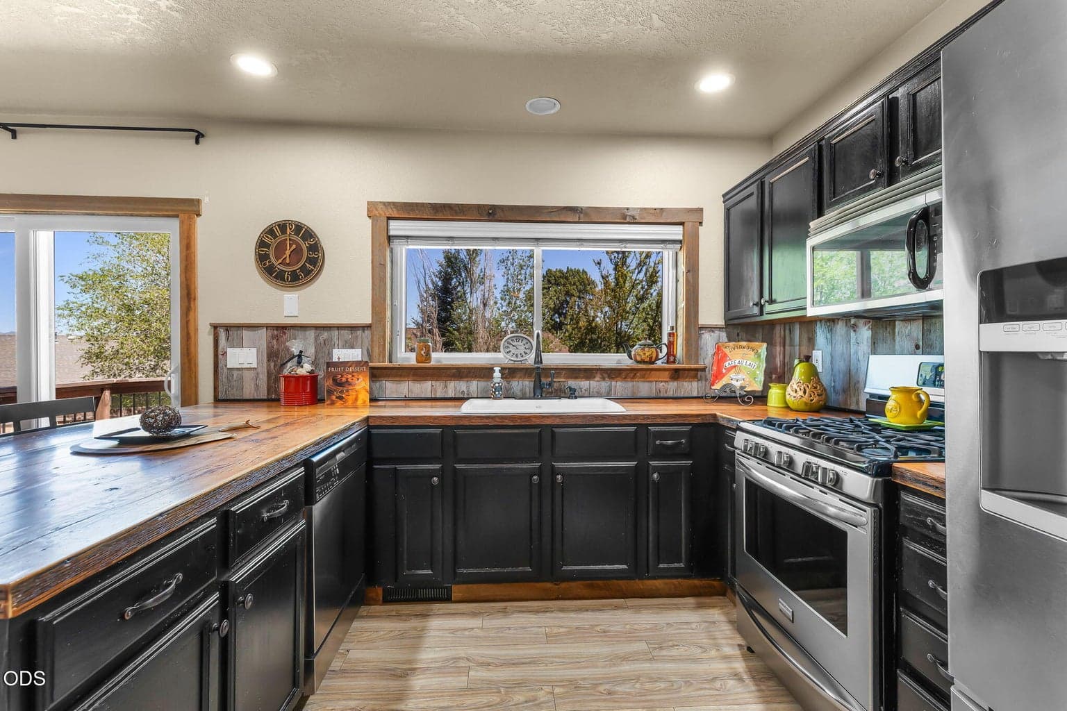 Photo of 2486 SW Valleyview Drive SW 10 of 55