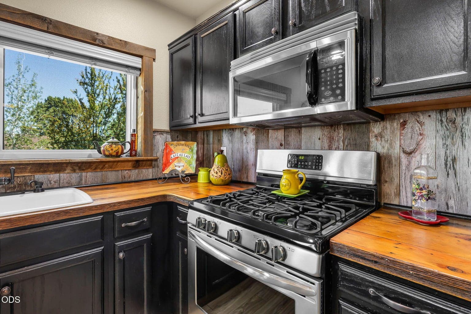 Photo of 2486 SW Valleyview Drive SW 11 of 55