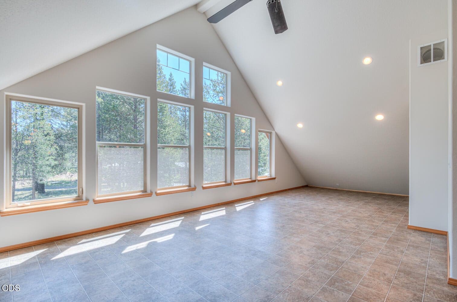 Photo of 17879 Kodiak Lane 19 of 39