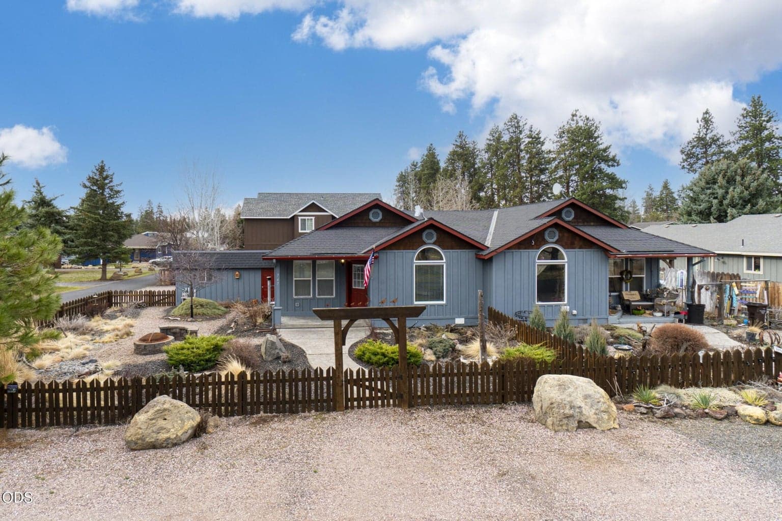Photo of 747 Black Butte 1 of 20