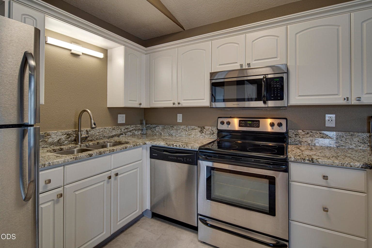 Photo of 747 E Black Butte Avenue 6 of 20