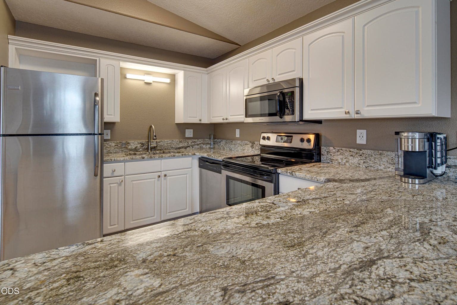 Photo of 747 E Black Butte Avenue 7 of 20