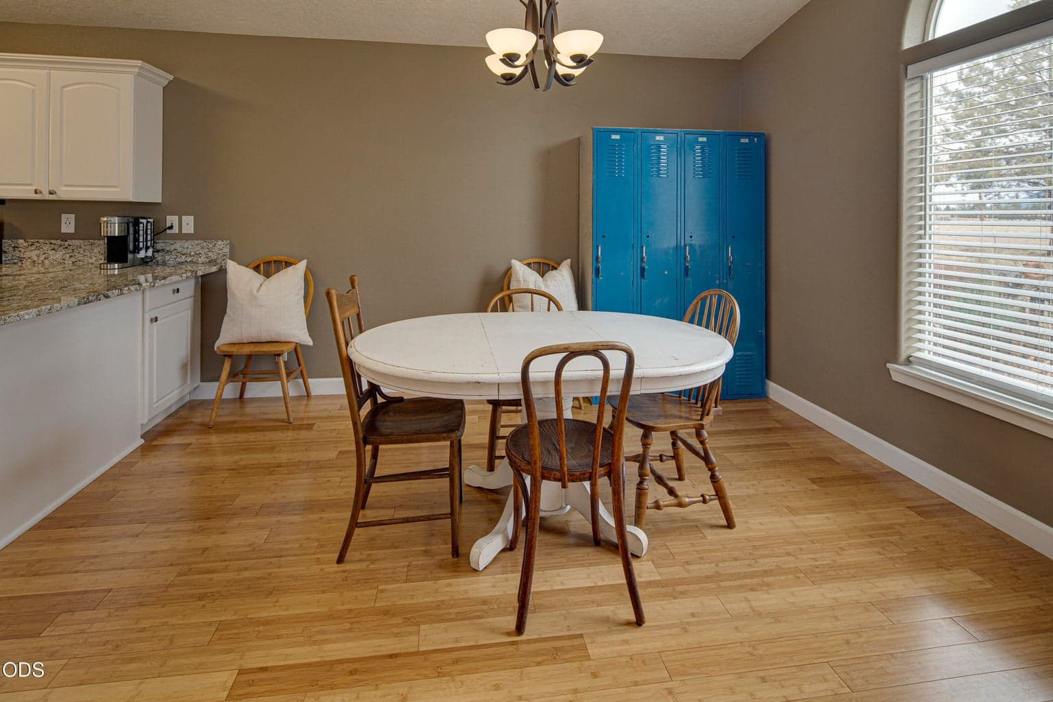 Photo of 747 E Black Butte Avenue 9 of 20