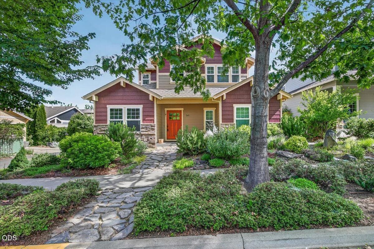 Photo of 345 Fair Oaks 1 of 38