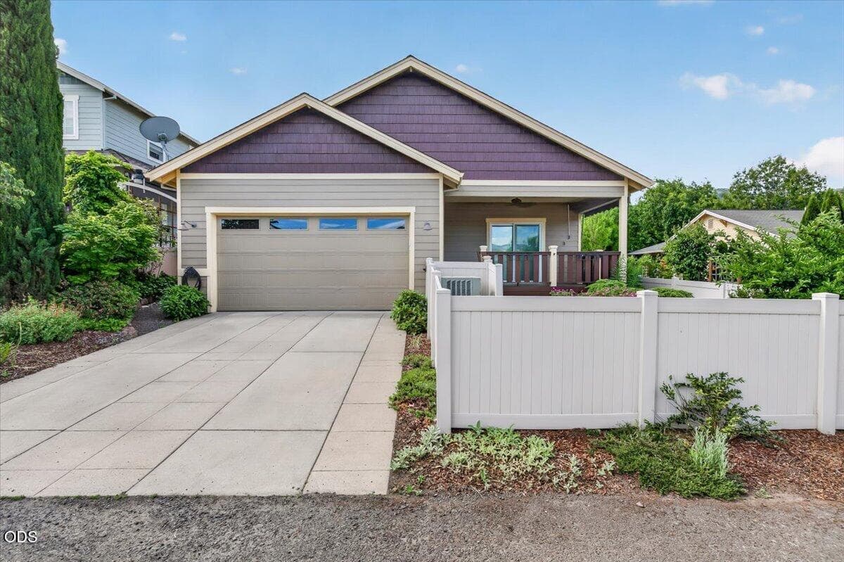 Photo of 345 Fair Oaks 2 of 38